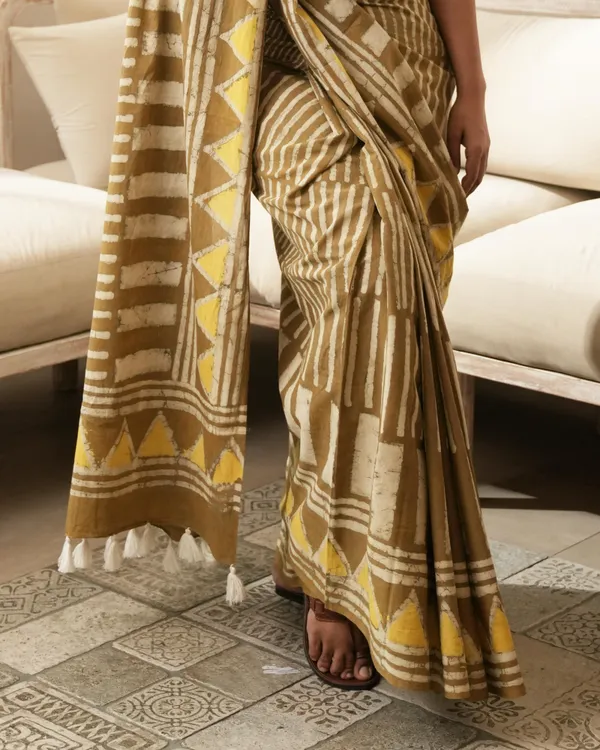 Mustard_Cotton_Silli_Dabu_Print_Mul_Saree_For_Women